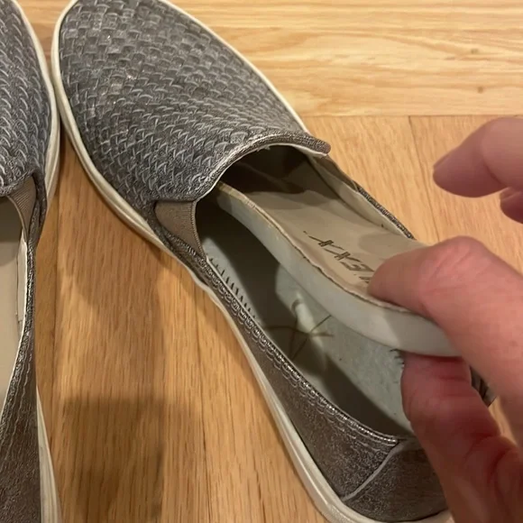 Women’s The Flexx Woven Leather Slip On Sneakers, Size 8 - Picture 7 of 7